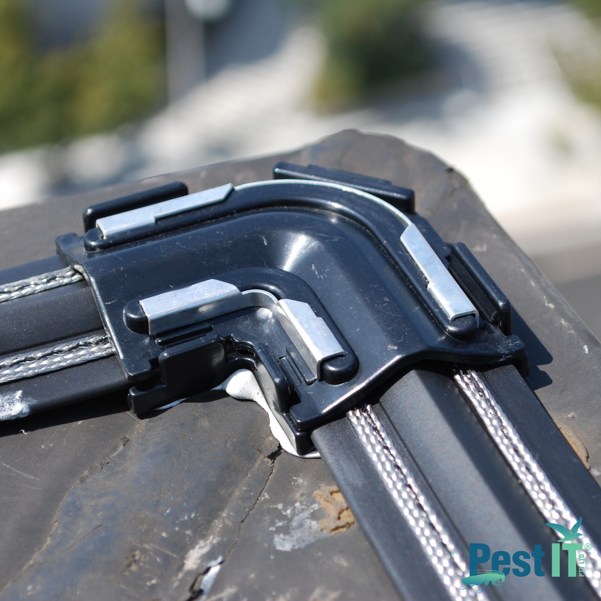 Avepro Shock Track Quick Corner Connector In Use On Roof